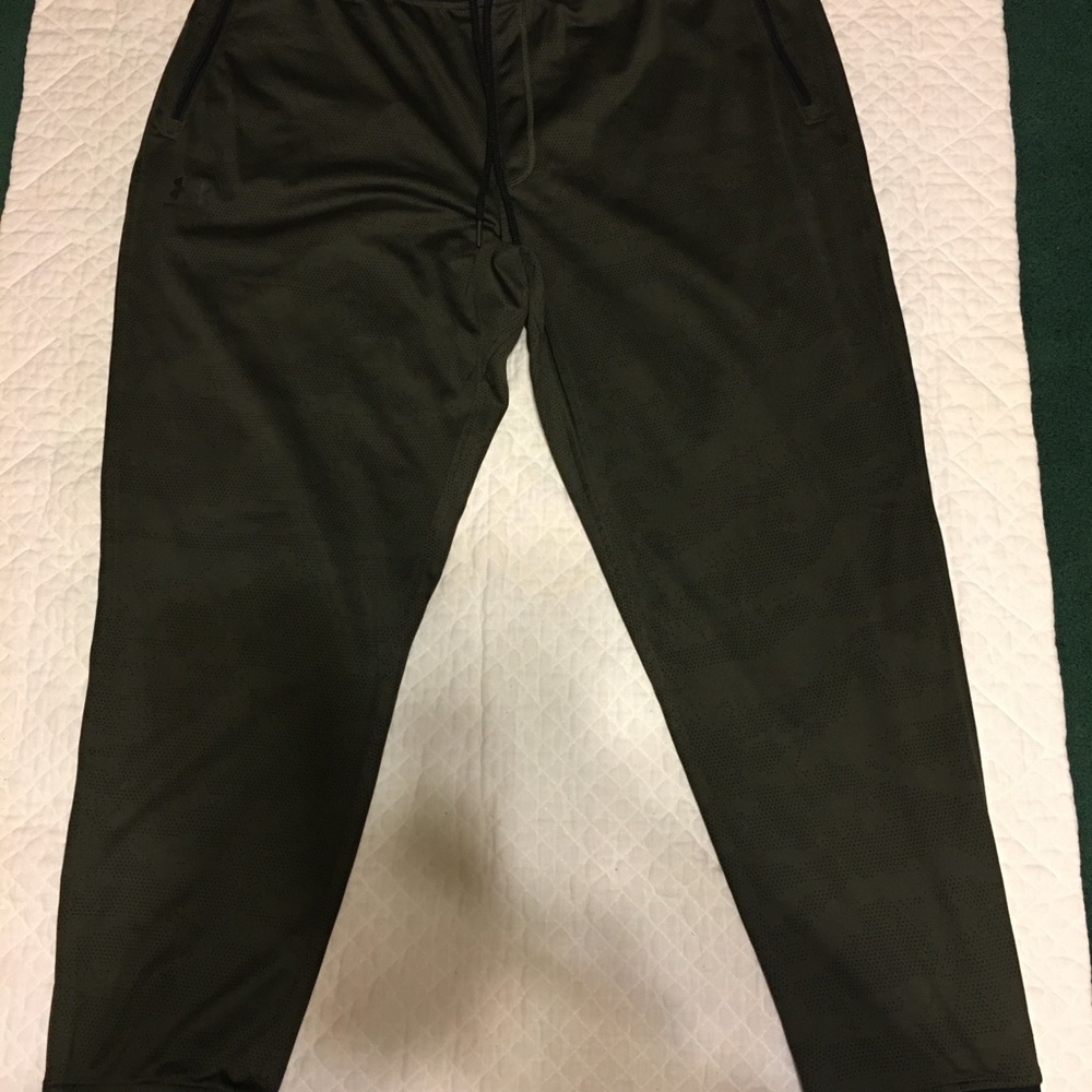 Under Armour joggers dark green.